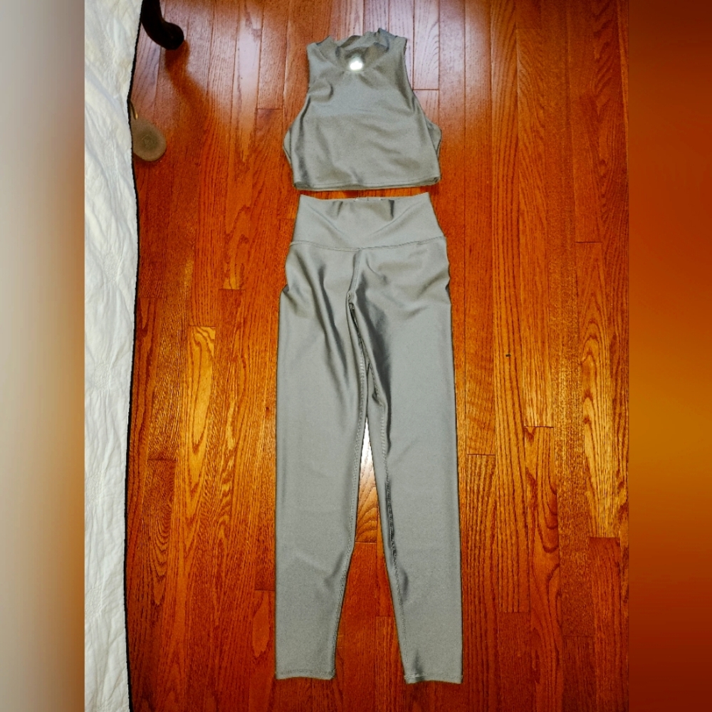 Alo Airlift Full Length High Waist Leggings & matching crop top w/ built in bra